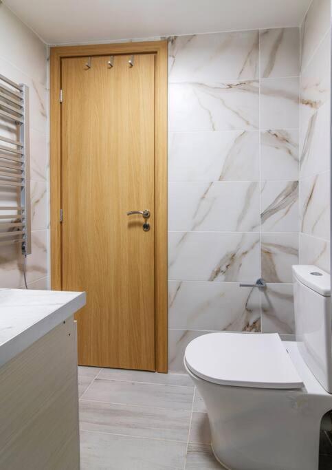 Kelly'S Urban Home - 5 Mins Walk To Acropolis أثينا المظهر الخارجي الصورة