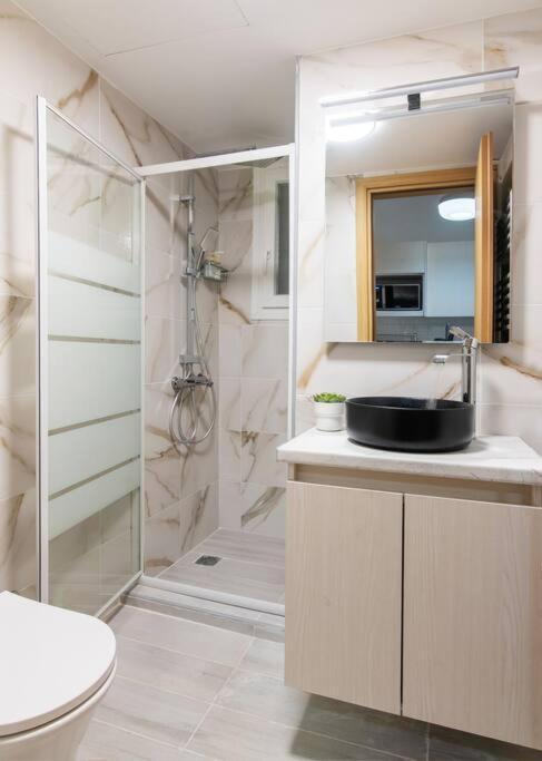 Kelly'S Urban Home - 5 Mins Walk To Acropolis أثينا المظهر الخارجي الصورة